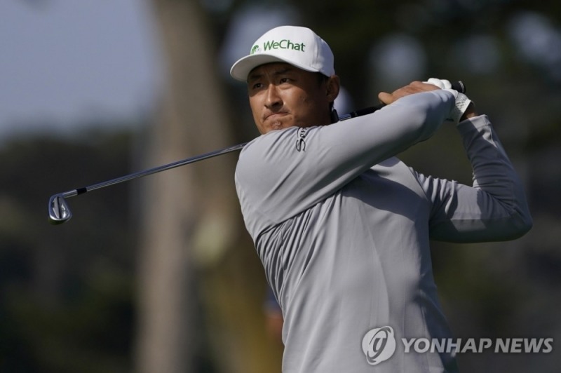 중국선수로는 사상 처음으로 메이저대회인 PGA챔피언십 2라운드에서 단독 선두로 치고 나갔던 리하오퉁은 '무빙 데이'인 3라운드 고비를 넘기지 못해 우승권에서 밀려났다.