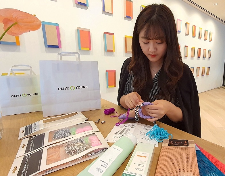 CJ올리브영, 친환경 업사이클 소재 파우치 제작 봉사활동