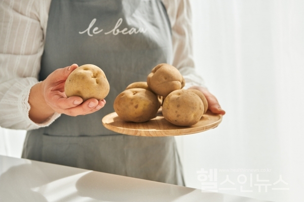 뜨거운 감자? 튀기기보다 찌거나 삶는 것이 몸에 좋아