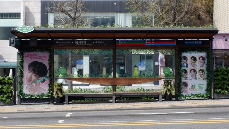 롯데칠성음료, 광고 카피 공모전 당선작 버스 정류소 게재