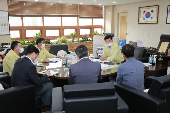보성군수실에서 2020.8.13. LH사업설명회의를 진행하고 있다/사진=보성군
