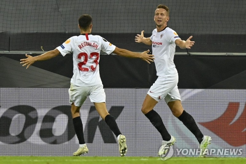 루크 더용의 골세리머니