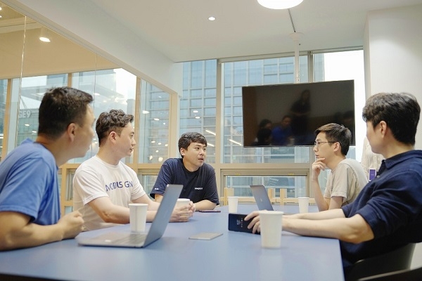 왼쪽부터 자비스앤빌런즈 김범섭 대표, 모두싸인 이영준 대표, 뉴플로이 김진용 대표, 채널코퍼레이션 최시원 대표, 스포카 최재승 대표