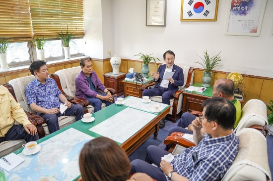 김종식 시장이 지난 18일 위생업소단체대표자와 간담회를 가졌다/사진=목포시
