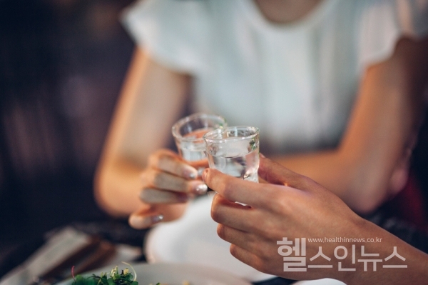 배우자 부모의 음주 문제... 부부 알코올 문제로 이어져