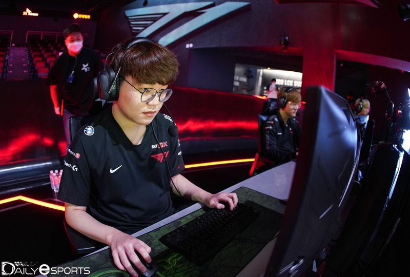 아칼리로 맹활약한 T1의 미드 라이너 '클로저' 이주현.