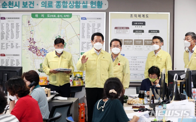 김영록전남지사 22일 순천시청을 방문해 코로나 점검하고 있다. (사진=전남도청 제공)