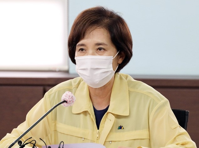 유은혜 부총리 겸 교육부장관이 수도권 학교 방역점검 회의가 열린 24일 오후 서울 종로구 서울시교육청에서 발언하고 있다.