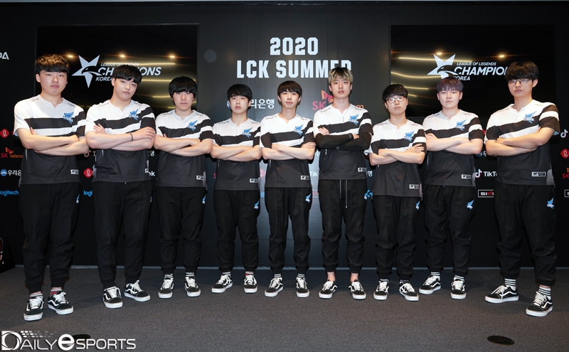 아프리카, 포스트 시즌서 판독기 이미지 깼다