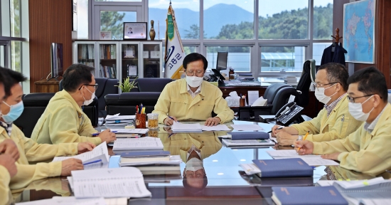 송귀근 전남 고흥군수는 내년도 군정을 이끌 새로운 시책 발굴을 위해 ‘2021 주요업무 신규시책 보고회’를 개최했다/사진=고흥군