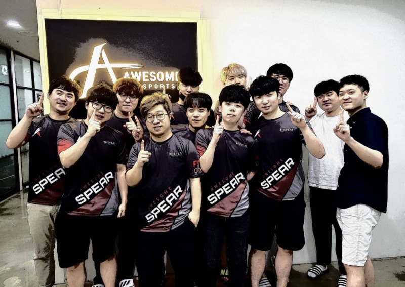 어썸 스피어 선수단(사진=김목경 SNS 발췌).