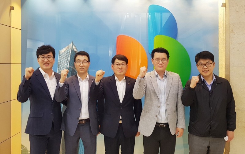 (사진=DB손해보험) 금상을 수상한 '표준합의혁신팀'이 기념활영을 하고 있다.