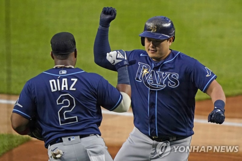 홈런 친 최지만