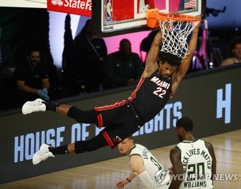 버틀러의 장쾌한 덩크슛