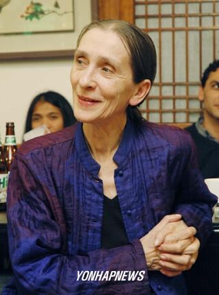 무용과 연극을 통합해 탄츠테아터(Tanztheater)라는 새 장르를 개척해 현대무용계에 막대한 영향을 미친 독일 무용가 피나 바우쉬