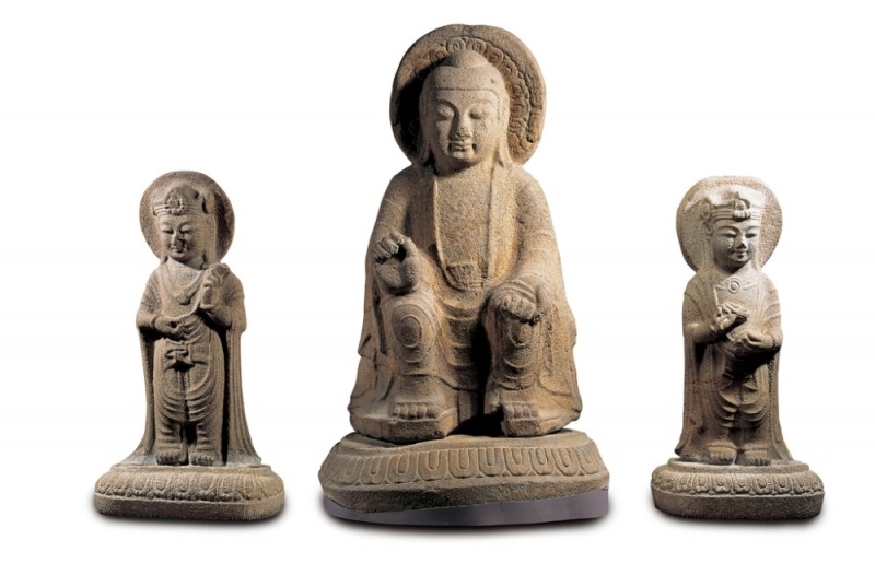 경주 남산 장창곡 석조미륵여래삼존상 〈사진=문화재청〉