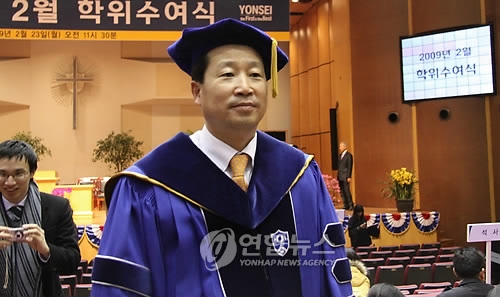 2009년 박사학위 받던 이유성 단장