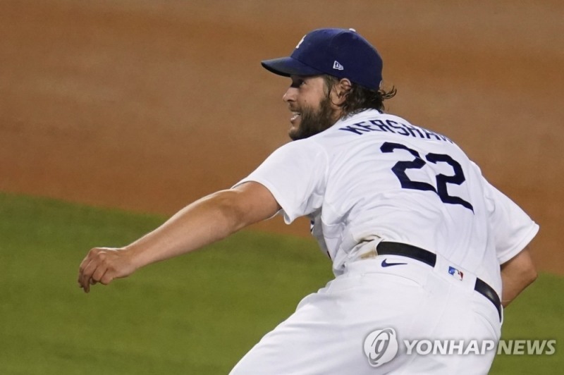 역투하는 클레이턴 커쇼