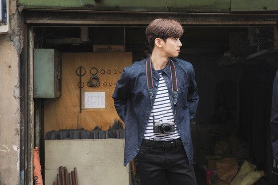 을지로 거리에서 촬영 중인 차은우. 서울관광재단 제공