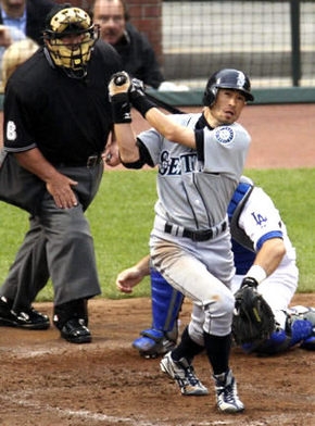 시애틀 매리너스 시절 스즈키 이치로는 2007년 메이저리그 올스타전서 수비수들의 보이지 않는 실책이 겹쳐 메이저리그 올스타전 사상 첫 장외홈런을 기록하며 MVP를 수상했다. 사진은 당시 이치로의 타구 모습.