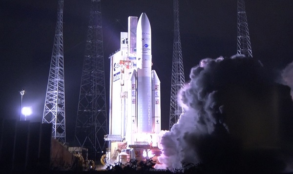 천리안위성 2B호를 싣고 발사되는 아리안5ECA 발사체 〈사진=한국항공우주연구원〉