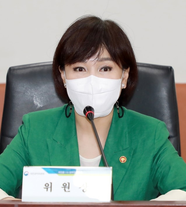 전현희 국민권익위원장이 2일 세종시 어진동 국민권익위원회에서 열린 '정부 통합 콜센터 구축을 위한 경과보고·토론회'에 참석해 인사말을 하고 있다. (사진=국민권익위원회 제공)