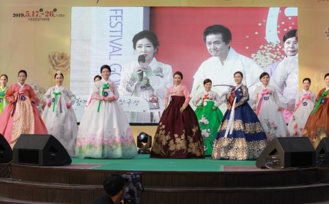 한국시니어스타협회, 세대공감 한복패션쇼 개최