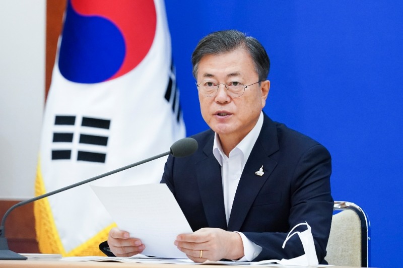 (사진=뉴시스) 문재인 대통령이 10일 오전 청와대 본관에서 열린 제8차 비상경제회의를 주재하고 있다.