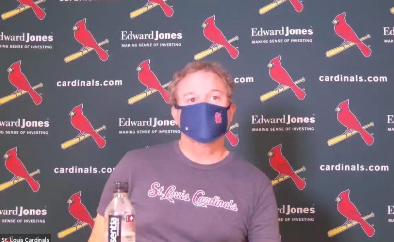 인터뷰하는 실트 감독