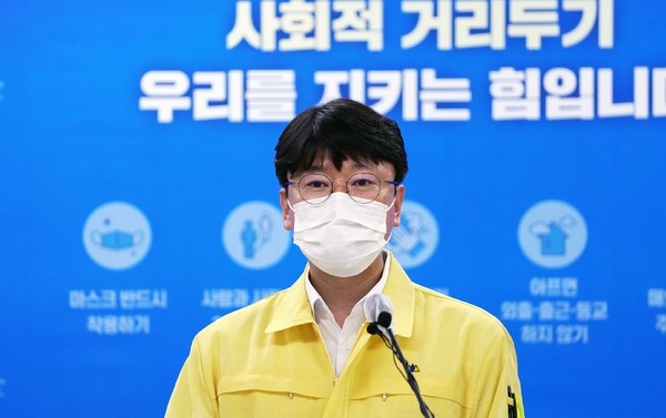 경남도 김명섭 대변인 코로나19 브리핑.(사진=경남도 제공)