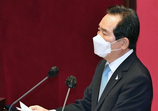 정세균 국무총리가 14일 오후 서울 여의도 국회에서 2020년도 제4회 추가경정예산안에 대한 정부의 시정연설을 하고 있다.