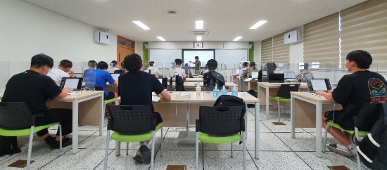 나주 매성고에서 교육중인 강의/사진=목포대학교