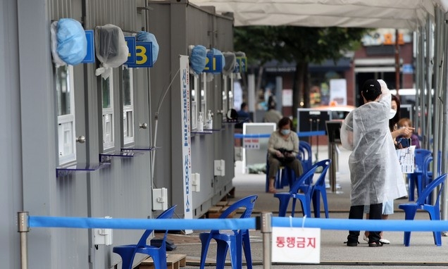 15일 오후 서울 영등포구보건소에 마련된 선별진료소 모습.