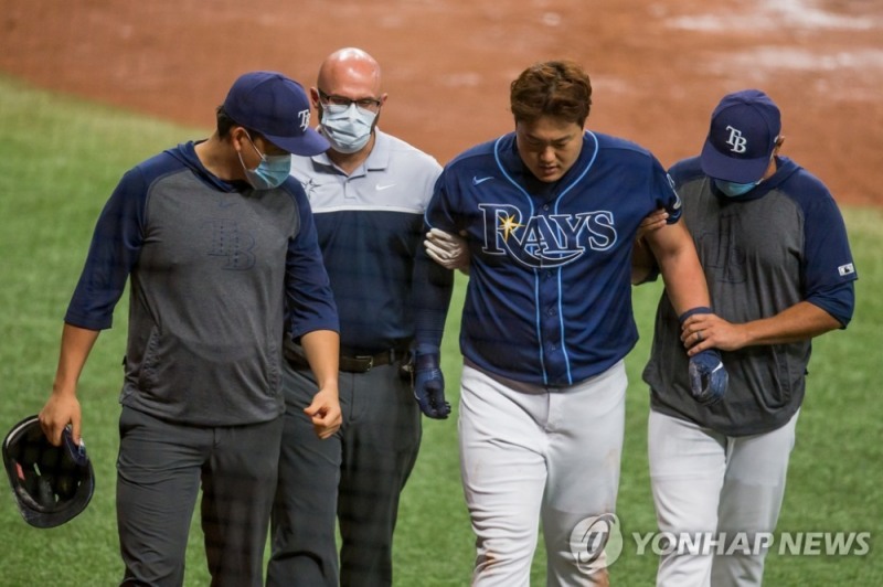 경기 도중 햄스크링 부상을 입은 최지만.