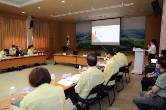 장흥군은 18일 군청 회의실에서 군 실과소장 20여명이 참석한 가운데 지역 홍보 활성화를 위한 유튜브 교육을 실시했다/사진=장흥군