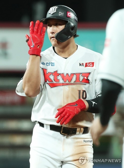 그 자체만으로도 팀의 중심이자 버팀목이 되어 주고 있는 황재균