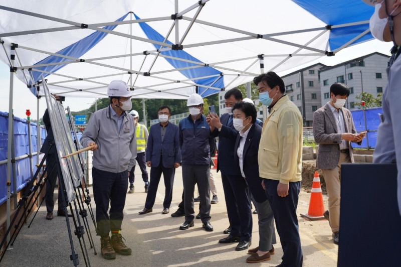 민주당 문정복 의원 목감역 현장방문…진행상황 점검