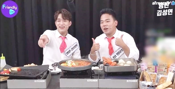 염보성은 아프리카TV와 현대 H몰의 첫 컬래버 라이브 커머스 방송에서 20분 만에 완판을 기록했다.(사진=아프리카TV 제공)