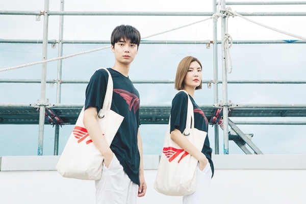 T1은 나이키와 컬래버한 굿즈 3종(티셔츠, 캡모자, 에코백)을 오는 24일 출시한다.(사진=T1 제공)