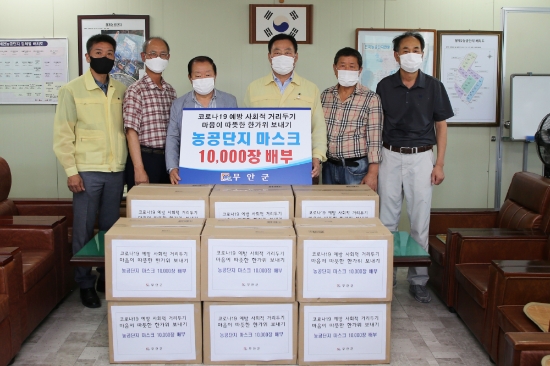농공단지 마스크 전달/사진=무안군