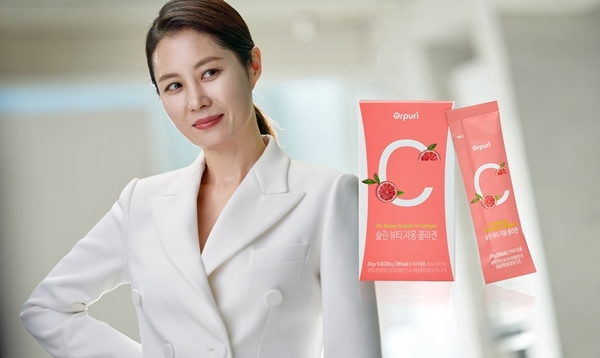 사진=오퓨리 모델 배우 문소리