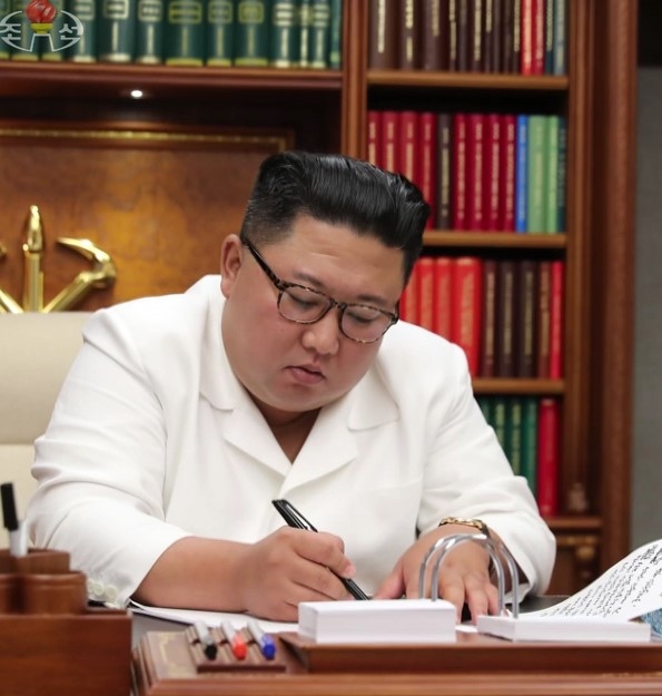 김정은 북한 국무위원장이 수도 평양의 전체 당원들에게 공개서한을 보냈다고 6일 조선중앙TV가 보도하고 있다. (사진=조선중앙TV 캡쳐)