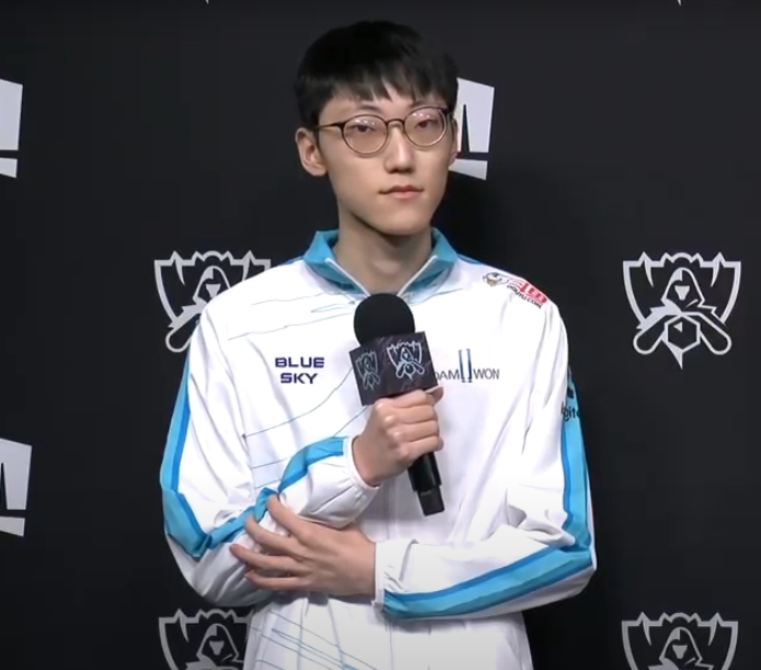 담원 게이밍의 톱 라이너 '너구리' 장하권(사진=생중계 화면 캡처).