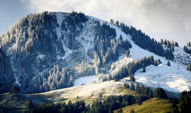 스위스 제네바 주(州)는 4일(현지시간) 노동자들에게 세계 최고 수준의 최저임금을 지급하는 데 동의했다. 금액은 시간당 23스위스프랑, 우리나라 돈으로 약 2만9000원에 달한다. 사진은 스위스 그뤼에르 몰레종산의 풍경.