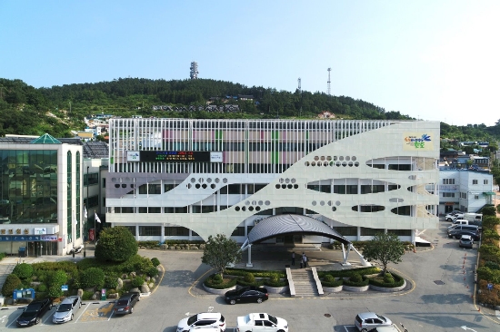 완도군청사 전경./사진=완도군