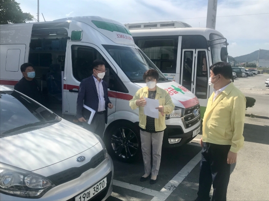진도군은 6일 보건복지부로부터 국비 2억원을 지원받아 구입한 음압 특수구급차를 코로나19 확진환자및 의심환자 이송에 투입한다/사진=진도군