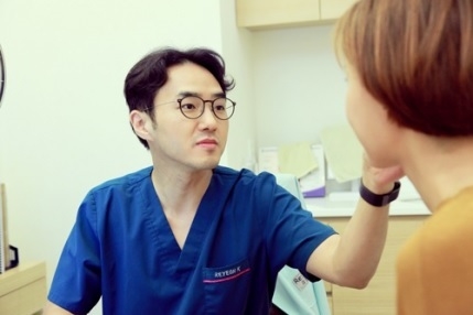 눈주변 주름에 효과적인 ‘슈링크’, 피부상태에 따라 달리해야