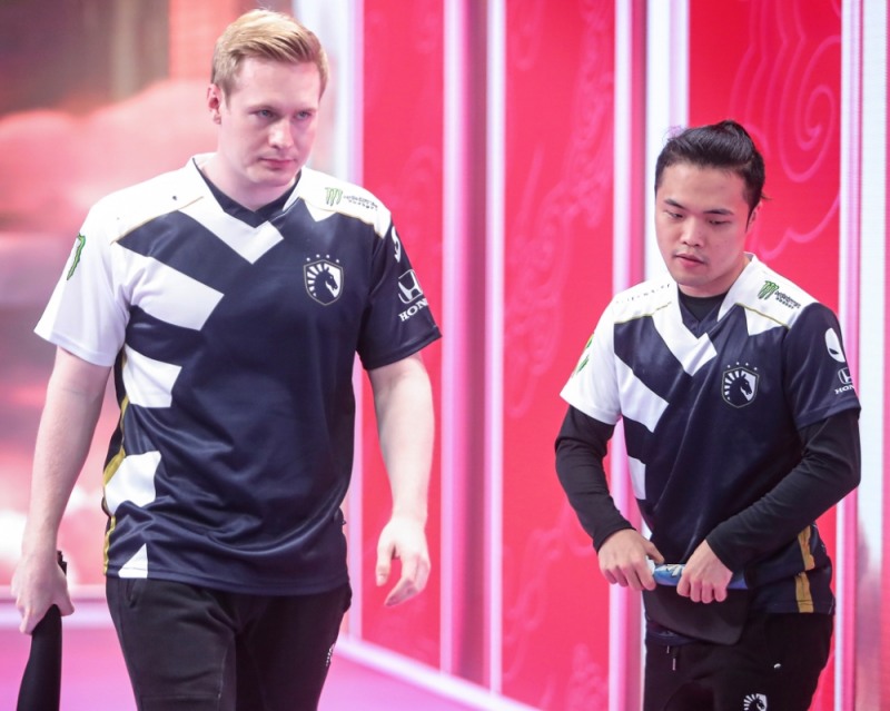 아쉬움이 남는 표정을 경기장을 떠나는 리퀴드 선수들(사진=라이엇 게임즈 제공).