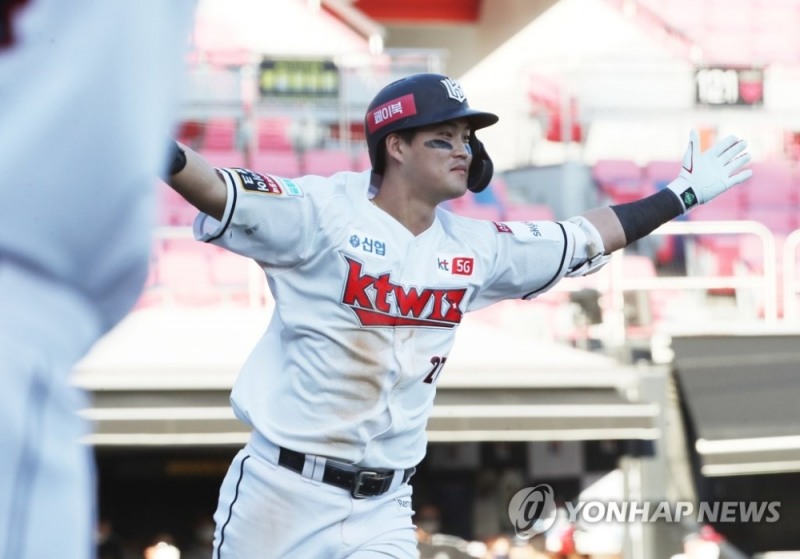 시즌 4번째 끝내기 안타를 날린 KT 배정대