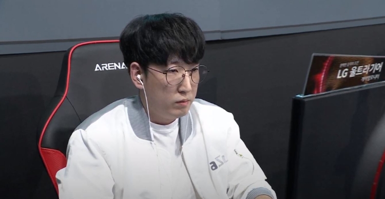 아프리카TV 스타크래프트 리그 시즌10 16강 C조 2경기를 준비하는 장윤철(사진=ASL10 공식 방송 캡처)